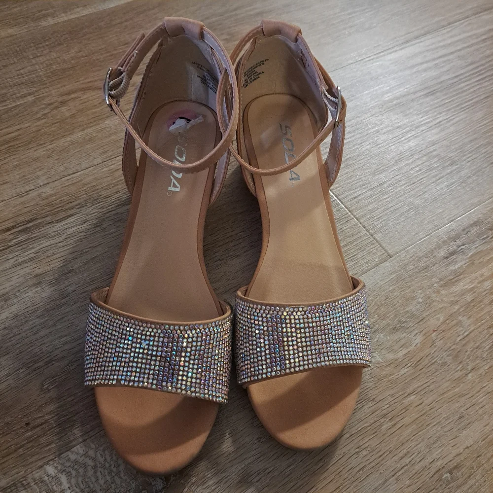 Soda ankle strap